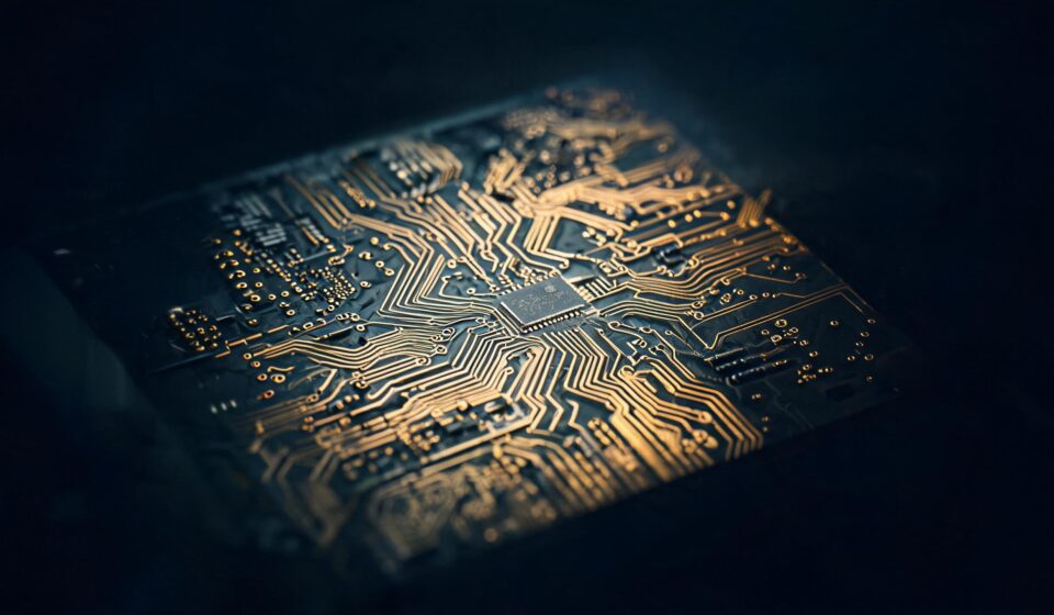 China Opens First Photonic Computing Lab to Sidestep US Chip Curbs